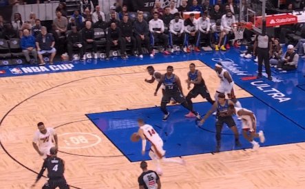 希勒：球先变向再弹到阿方索手臂，这完全够不上点球范畴