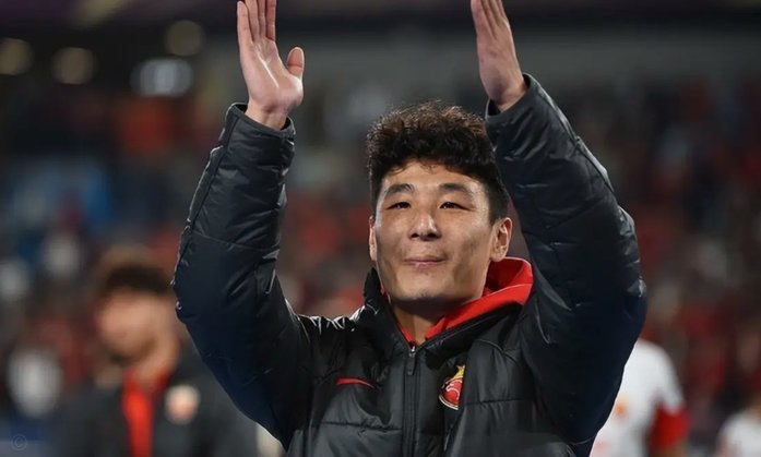 杨希是海港的希望之光，问题是缺外援前锋