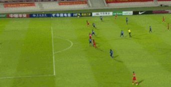 国足2-0领先新加坡 张玉宁点射破门