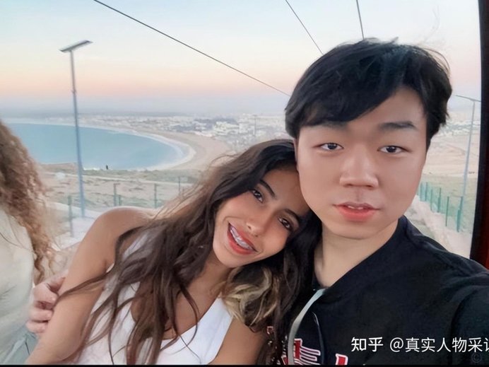 阿什拉夫超模女友：异域美貌与气质的完美结合