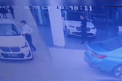 祸从天降！海港大将赛前步行 遭4S店员工带顾客试驾撞伤