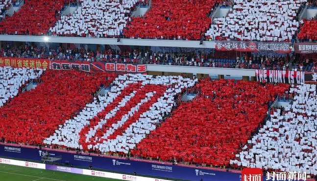 气氛拉满！蓉城主场座无虚席，拉起冠军入袋的TIFO